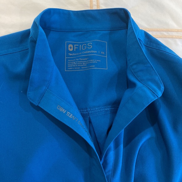 Women’s Figs Scrub Top - Picture 3 of 3